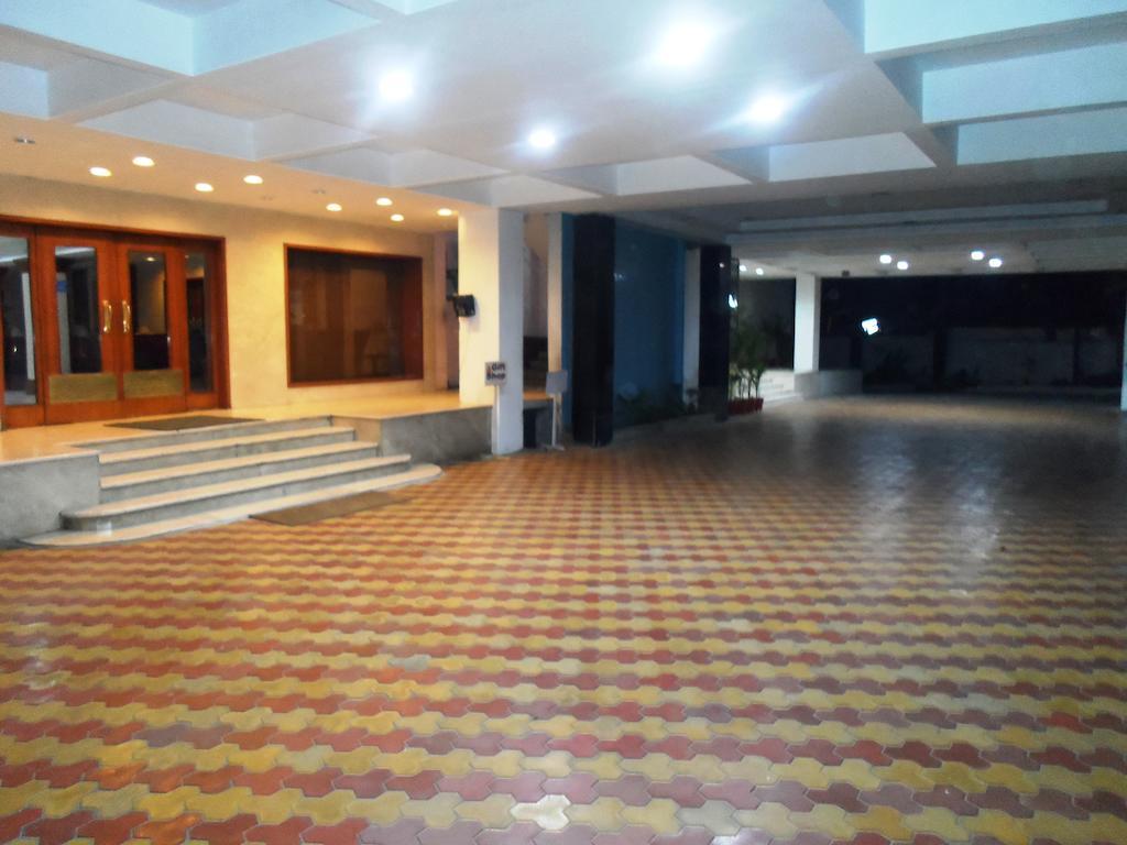 Hotel Bhimas Paradise ตีรูปาติ ภายนอก รูปภาพ